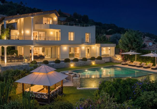 Villa à Vallauris - VILLA CURIEUSE 